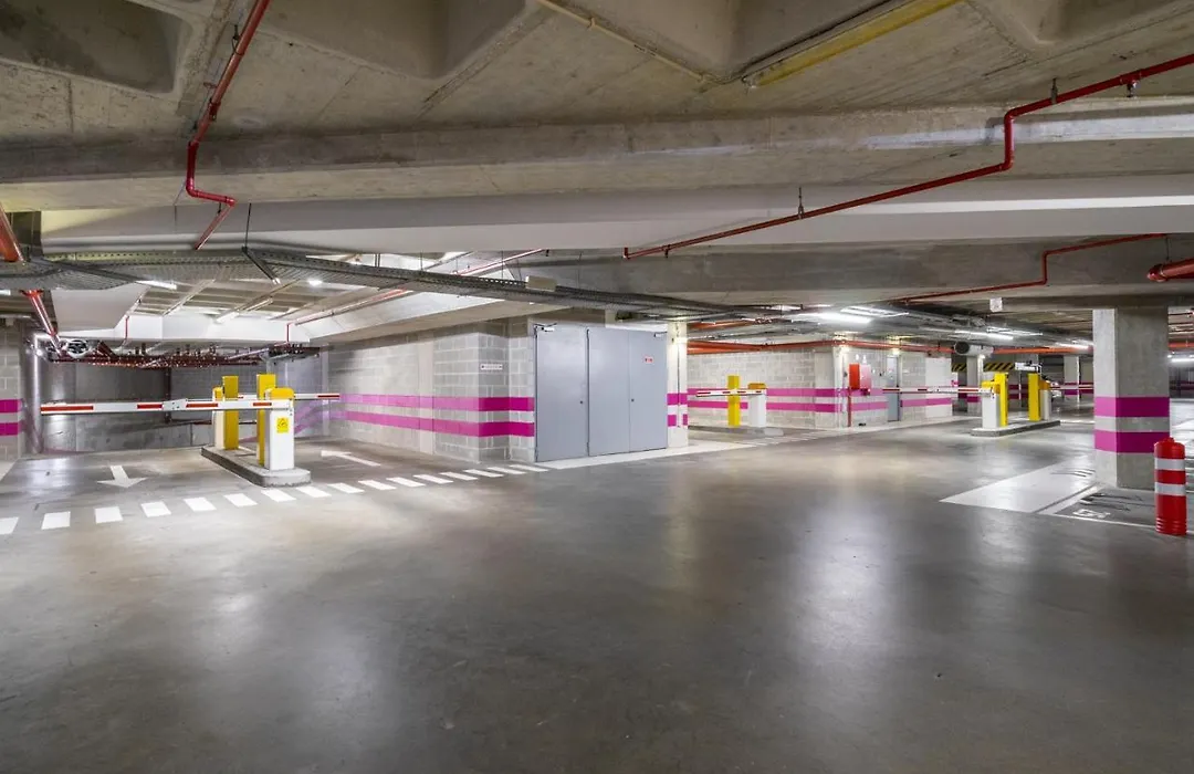 Whome Panoramic View With Elevator, Ac, Garage Perfect For Families & Business Travellers-1